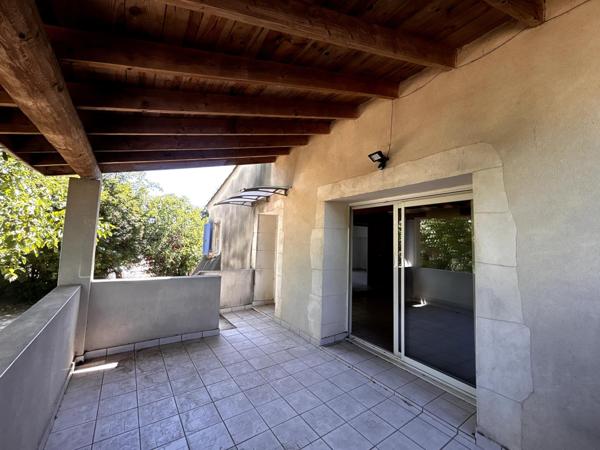 Ensemble immobilier avec beau terrain arboré