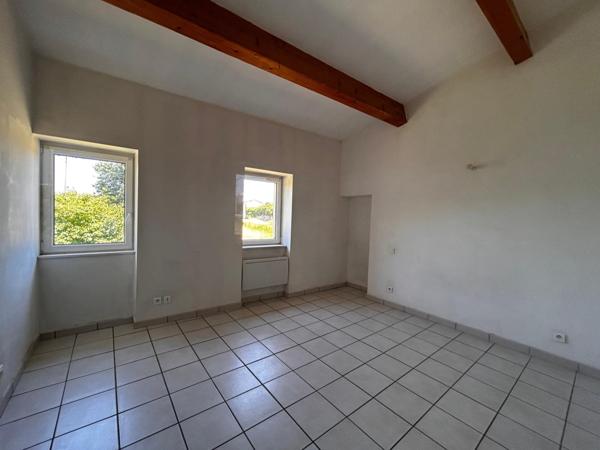 Ensemble immobilier avec beau terrain arboré