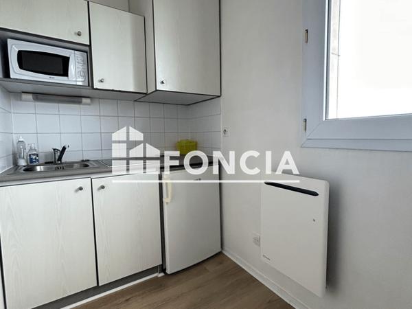 Location Studio meublé 24.84 m² - 62 ET 64 RUE ALFRED KASTLER La Rochelle 17000