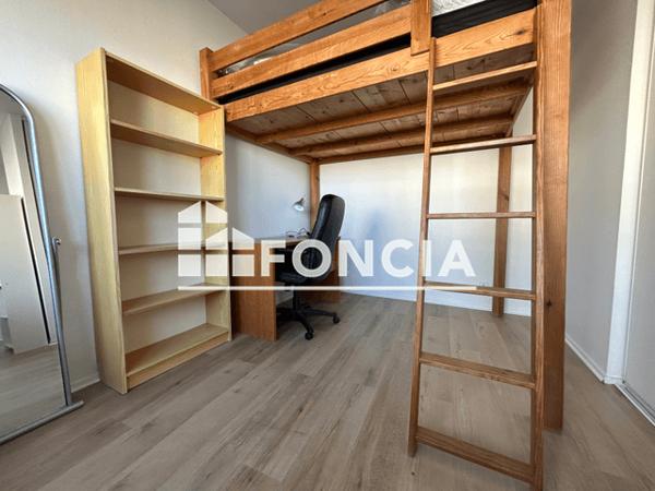 Location Studio meublé 24.84 m² - 62 ET 64 RUE ALFRED KASTLER La Rochelle 17000