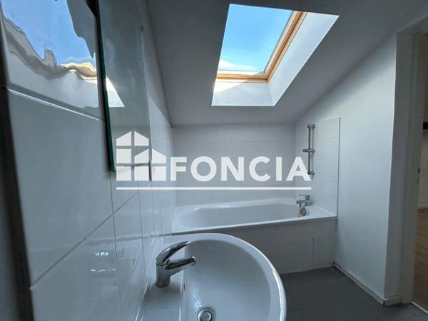 Location Appartement 2 pièces 41.3 m² - 22 RUE JEAN MACE Belleville 69220