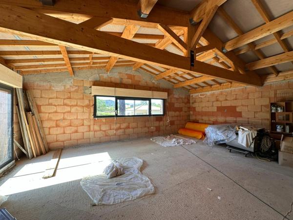 Maison à vendre    4 pièces •  Lablachère