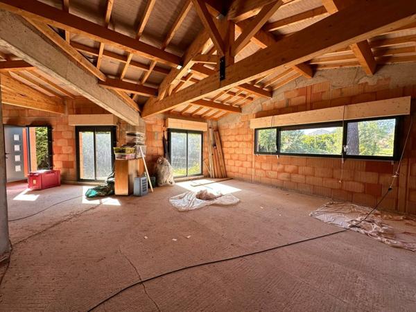 Maison à vendre    4 pièces •  Lablachère