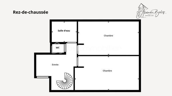 À deux pas de toutes les commodités, découvrez ce superbe appartement en duplex de 64m² (77m² au sol) situé au 3ème étage sans ascenseur, entièrement rénové avec goût, offrant des prestations modernes dans une résidence parfaitement entretenue et sécurisée.

Dès l'entrée, située au rez-de-chaussée, vous découvrirez deux belles chambres, une salle de bains moderne ainsi qu'un WC indépendant, offrant un espace nuit parfaitement distinct de la pièce de vie et sans nuisance du voisinage. 

À l'étage, laissez-vous séduire par une magnifique pièce de vie baignée de lumière, bénéficiant d'une exposition plein sud. La cuisine ouverte, entièrement équipée, s'intègre parfaitement à cet espace chaleureux et convivial, idéal pour recevoir famille et amis, une pièce totalisant plus de 38m² au sol.

Pour compléter l'ensemble, vous profiterez également d'une cave ainsi que d'une place de stationnement couverte, de véritables atouts en centre-ville.

Côté copropriété, vous achetez en toute sérénité : le ravalement de façade a été voté et intégralement financé par le vendeur, tandis que la toiture a été refaite il y a seulement 4 ans.

Enfin, son emplacement est un véritable privilège : commerces, écoles et bus à seulement 1 minute à pied, ainsi que la gare T12 accessible en 5 minutes à pied.

Un appartement clé en main, lumineux, sans travaux, situé dans une résidence entretenue et idéalement placée. Une opportunité rare sur le secteur !

** Visite virtuelle sur demande après échange téléphonique **