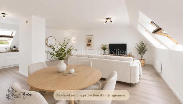 À deux pas de toutes les commodités, découvrez ce superbe appartement en duplex de 64m² (77m² au sol) situé au 3ème étage sans ascenseur, entièrement rénové avec goût, offrant des prestations modernes dans une résidence parfaitement entretenue et sécurisée.

Dès l'entrée, située au rez-de-chaussée, vous découvrirez deux belles chambres, une salle de bains moderne ainsi qu'un WC indépendant, offrant un espace nuit parfaitement distinct de la pièce de vie et sans nuisance du voisinage. 

À l'étage, laissez-vous séduire par une magnifique pièce de vie baignée de lumière, bénéficiant d'une exposition plein sud. La cuisine ouverte, entièrement équipée, s'intègre parfaitement à cet espace chaleureux et convivial, idéal pour recevoir famille et amis, une pièce totalisant plus de 38m² au sol.

Pour compléter l'ensemble, vous profiterez également d'une cave ainsi que d'une place de stationnement couverte, de véritables atouts en centre-ville.

Côté copropriété, vous achetez en toute sérénité : le ravalement de façade a été voté et intégralement financé par le vendeur, tandis que la toiture a été refaite il y a seulement 4 ans.

Enfin, son emplacement est un véritable privilège : commerces, écoles et bus à seulement 1 minute à pied, ainsi que la gare T12 accessible en 5 minutes à pied.

Un appartement clé en main, lumineux, sans travaux, situé dans une résidence entretenue et idéalement placée. Une opportunité rare sur le secteur !

** Visite virtuelle sur demande après échange téléphonique **