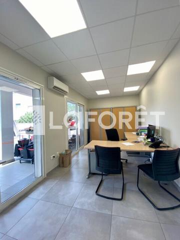 Location local commercial Saint-Mitre-les-Remparts - 220 m² - 2 800 € / mois