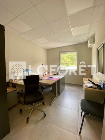 Location local commercial Saint-Mitre-les-Remparts - 220 m² - 2 800 € / mois