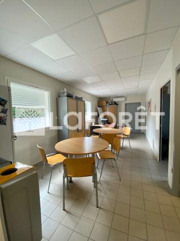 Location local commercial Saint-Mitre-les-Remparts - 220 m² - 2 800 € / mois
