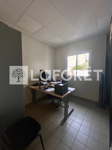 Location local commercial Saint-Mitre-les-Remparts - 220 m² - 2 800 € / mois