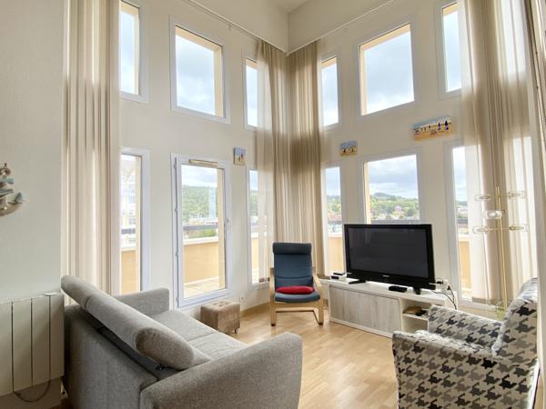 Port Guillaume - Spacieux appartement 5 P. avec terrasse en dernier étage