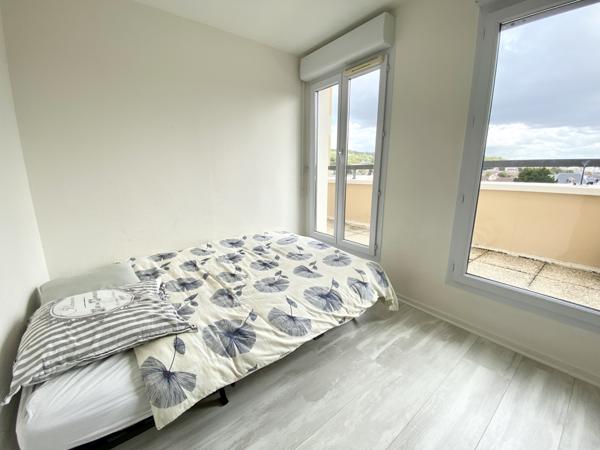 Port Guillaume - Spacieux appartement 5 P. avec terrasse en dernier étage