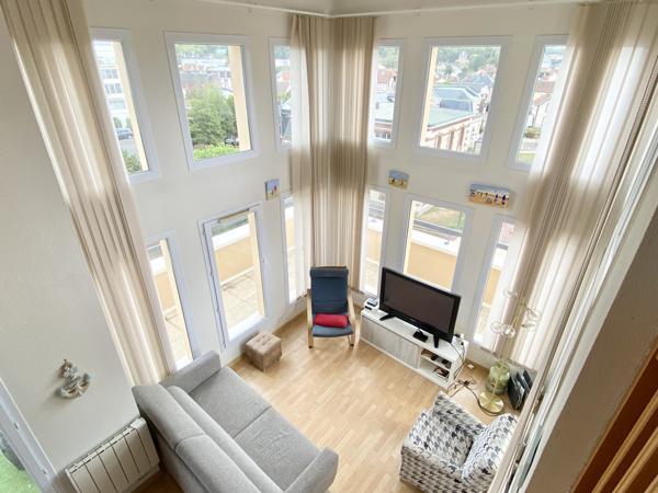 Port Guillaume - Spacieux appartement 5 P. avec terrasse en dernier étage