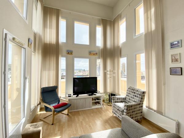 Port Guillaume - Spacieux appartement 5 P. avec terrasse en dernier étage