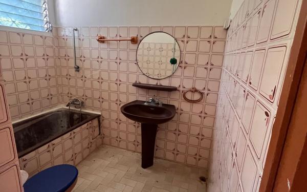 Maison à vendre    5 pièces •  Le Gosier