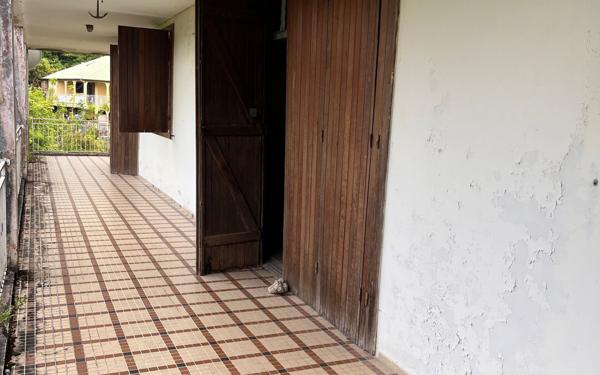 Maison à vendre    5 pièces •  Le Gosier