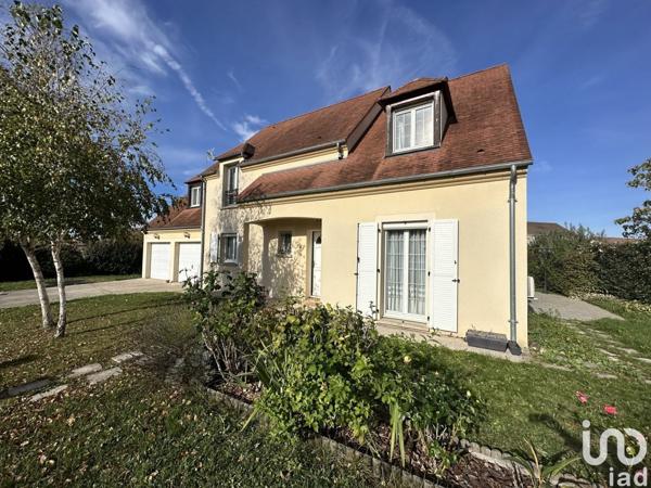 Maison 7 pièces de 180 m² à Vaux-le-Pénil (77000)