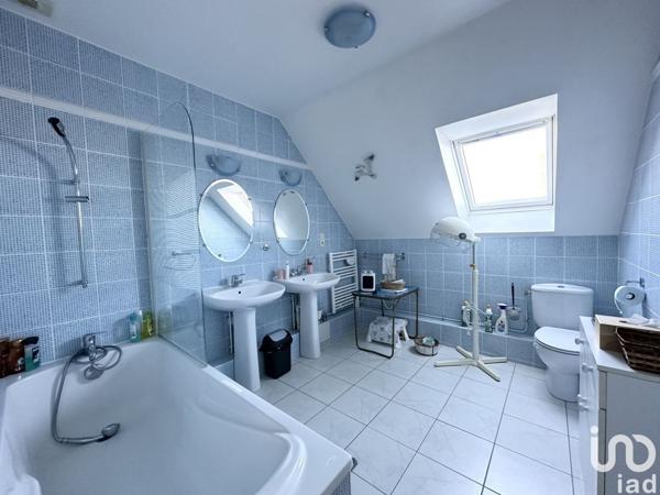 Maison 7 pièces de 180 m² à Vaux-le-Pénil (77000)