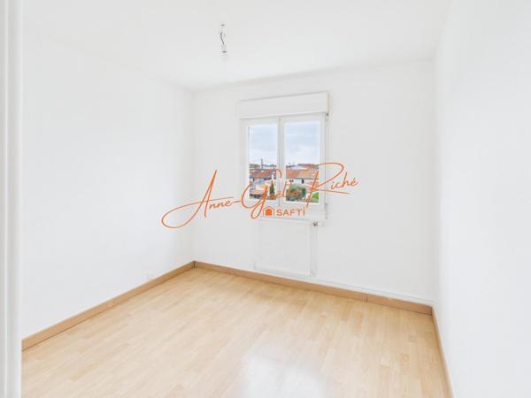 APPARTEMENT T3 , DERNIER ÉTAGE, CAVE ET GARAGE