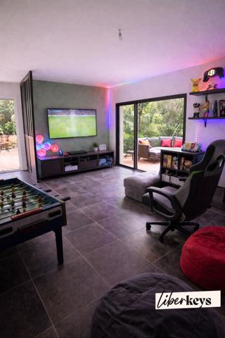 Villa provençale 230 m² | 10 pièces | 5 chambres | Terrain 1 900 m² | Écrin de verdure | Roquebrune-Cap-Martin