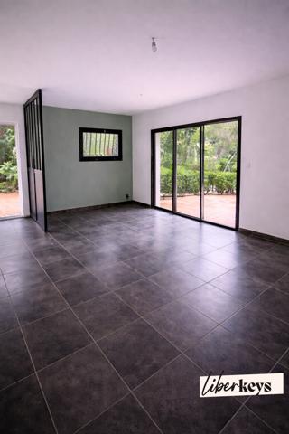 Villa provençale 230 m² | 10 pièces | 5 chambres | Terrain 1 900 m² | Écrin de verdure | Roquebrune-Cap-Martin