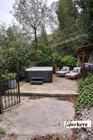 Villa provençale 230 m² | 10 pièces | 5 chambres | Terrain 1 900 m² | Écrin de verdure | Roquebrune-Cap-Martin