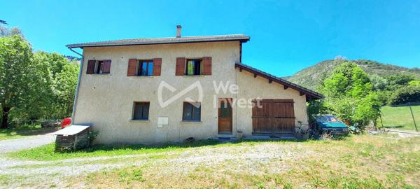 Villa 350m² avec jardin et terrain à Selonnet - Vue Montagne - Proximité stations de ski et commodités - Commerce et espace d'accueil possibles
