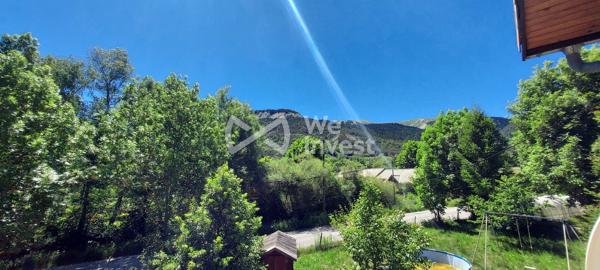 Villa 350m² avec jardin et terrain à Selonnet - Vue Montagne - Proximité stations de ski et commodités - Commerce et espace d'accueil possibles
