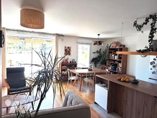 LA TRONCHE - proche CHU et GRENOBLE - T4  de 91 m² avec terrasse  39 m² dans copro fin 2022