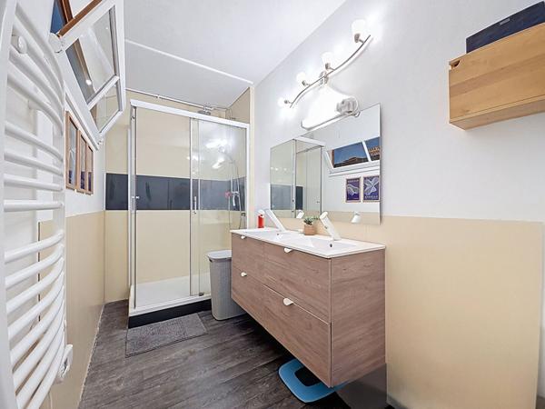 Exclusivité Nestenn. Grand maison familiale 6 pièces de 158m² sur un terrain arboré et piscinable de 700m²