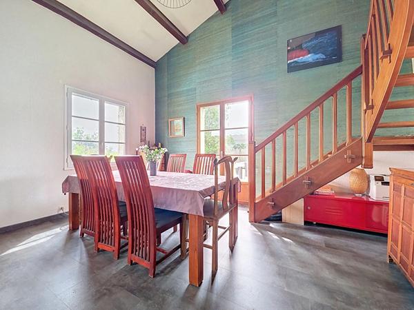 Exclusivité Nestenn. Grand maison familiale 6 pièces de 158m² sur un terrain arboré et piscinable de 700m²