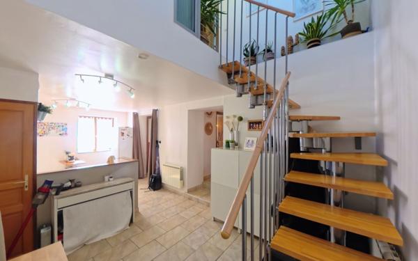 Maison à vendre    3 pièces •  Loyettes