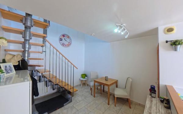Maison à vendre    3 pièces •  Loyettes