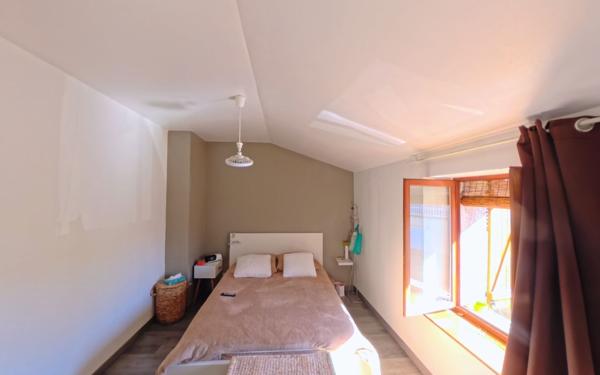 Maison à vendre    3 pièces •  Loyettes