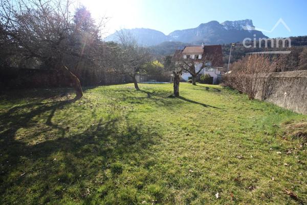 A VENDRE TERRAIN CONSTRUCTIBLE 400 M2 CHAPAREILLAN CENTRE 38530.