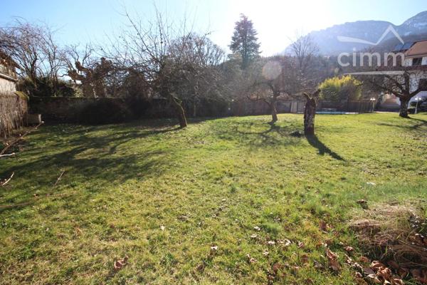 A VENDRE TERRAIN CONSTRUCTIBLE 400 M2 CHAPAREILLAN CENTRE 38530.