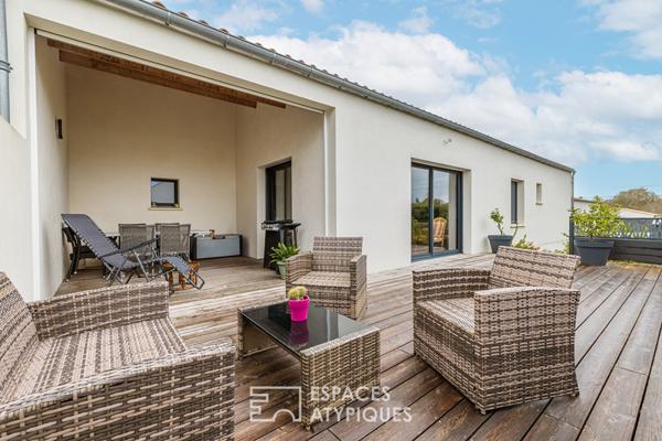 Maison récente en pierre de taille à l’esprit charentais