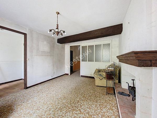 A VENDRE - Maison dans le bourg de Chambellay à rénover - beau potentiel - avec terrain et garage