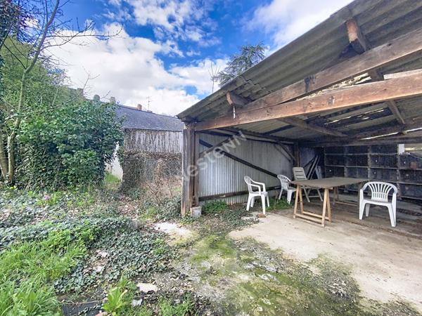A VENDRE - Maison dans le bourg de Chambellay à rénover - beau potentiel - avec terrain et garage