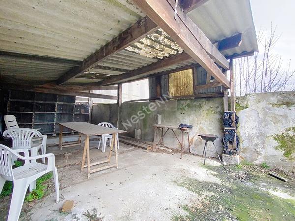 A VENDRE - Maison dans le bourg de Chambellay à rénover - beau potentiel - avec terrain et garage