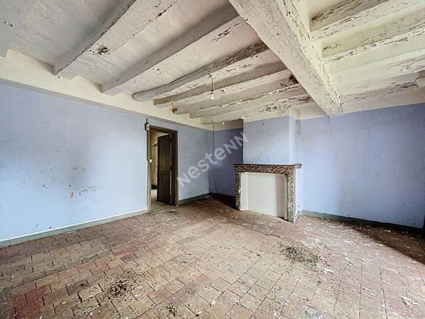 A VENDRE - Maison dans le bourg de Chambellay à rénover - beau potentiel - avec terrain et garage
