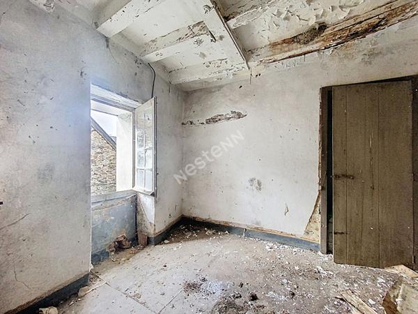 A VENDRE - Maison dans le bourg de Chambellay à rénover - beau potentiel - avec terrain et garage