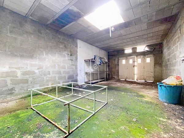 A VENDRE - Maison dans le bourg de Chambellay à rénover - beau potentiel - avec terrain et garage