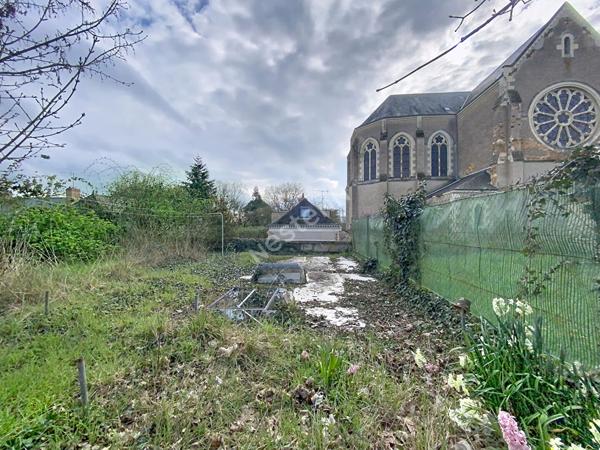 A VENDRE - Maison dans le bourg de Chambellay à rénover - beau potentiel - avec terrain et garage