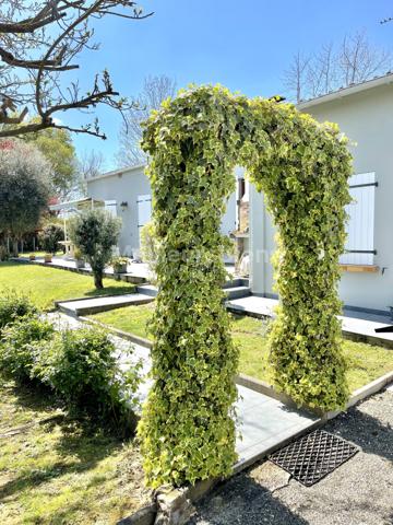 Maison d'habitation avec garage et atelier