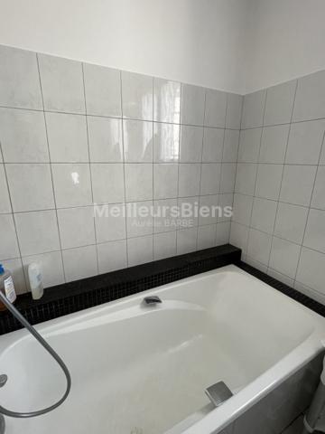 Maison d'habitation avec garage et atelier