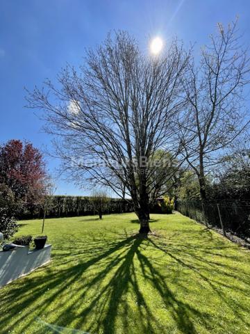 Maison d'habitation avec garage et atelier
