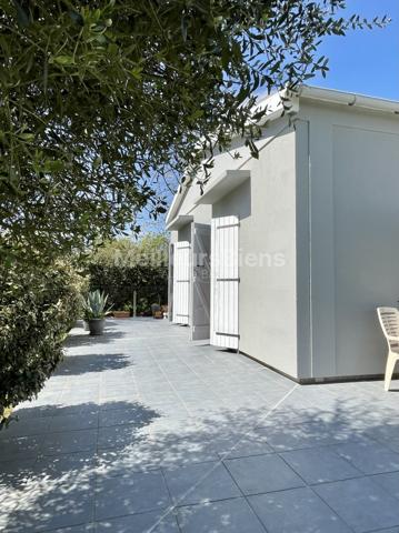 Maison d'habitation avec garage et atelier