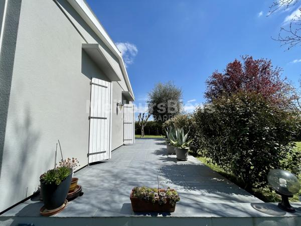 Maison d'habitation avec garage et atelier