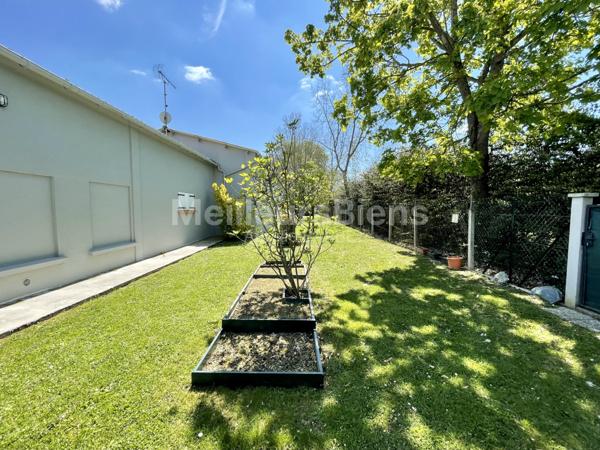 Maison d'habitation avec garage et atelier