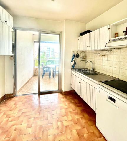 ANTIBES- DERNIER ETAGE-appartement 56m2 dans résidence recherchée proche mer-piscine & tennis-faibles charges